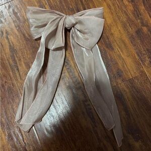 Bow hair clip forever 21 brand